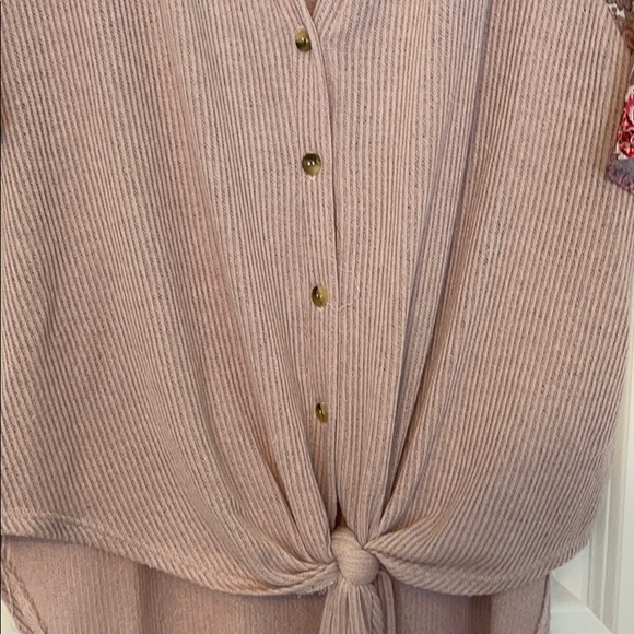 blouse - Picture 2 of 5